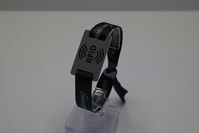 怎样设计、制作高等的VIP会员卡？？