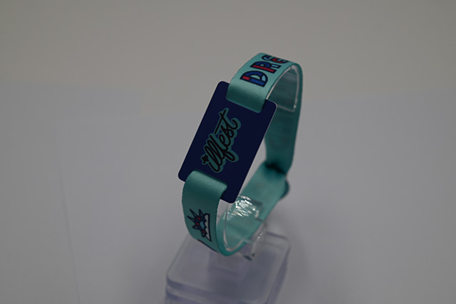 ID卡简介，，，ID卡分类，，，芯片类型，，，制作工艺，，，应用领域，，，价钱