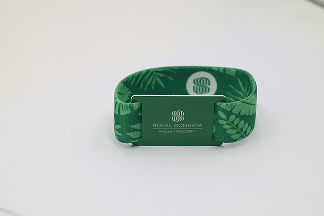 和接触式IC卡相比，，，，，非接触式卡有什么样的优点？？