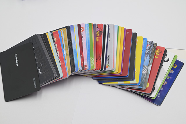 校园卡容易折断的缘故原由，，，，新旧料PVC校园卡比照