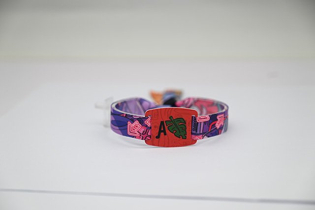 餐饮店会员储值卡怎么设计，，，钥匙扣卡背面文字怎么写？？？？？